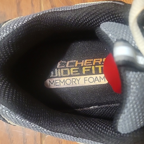 Skechers® Size 9 Wide Fit Air cooled memory foam Mens sports Training sneakers - Picture 2 of 6